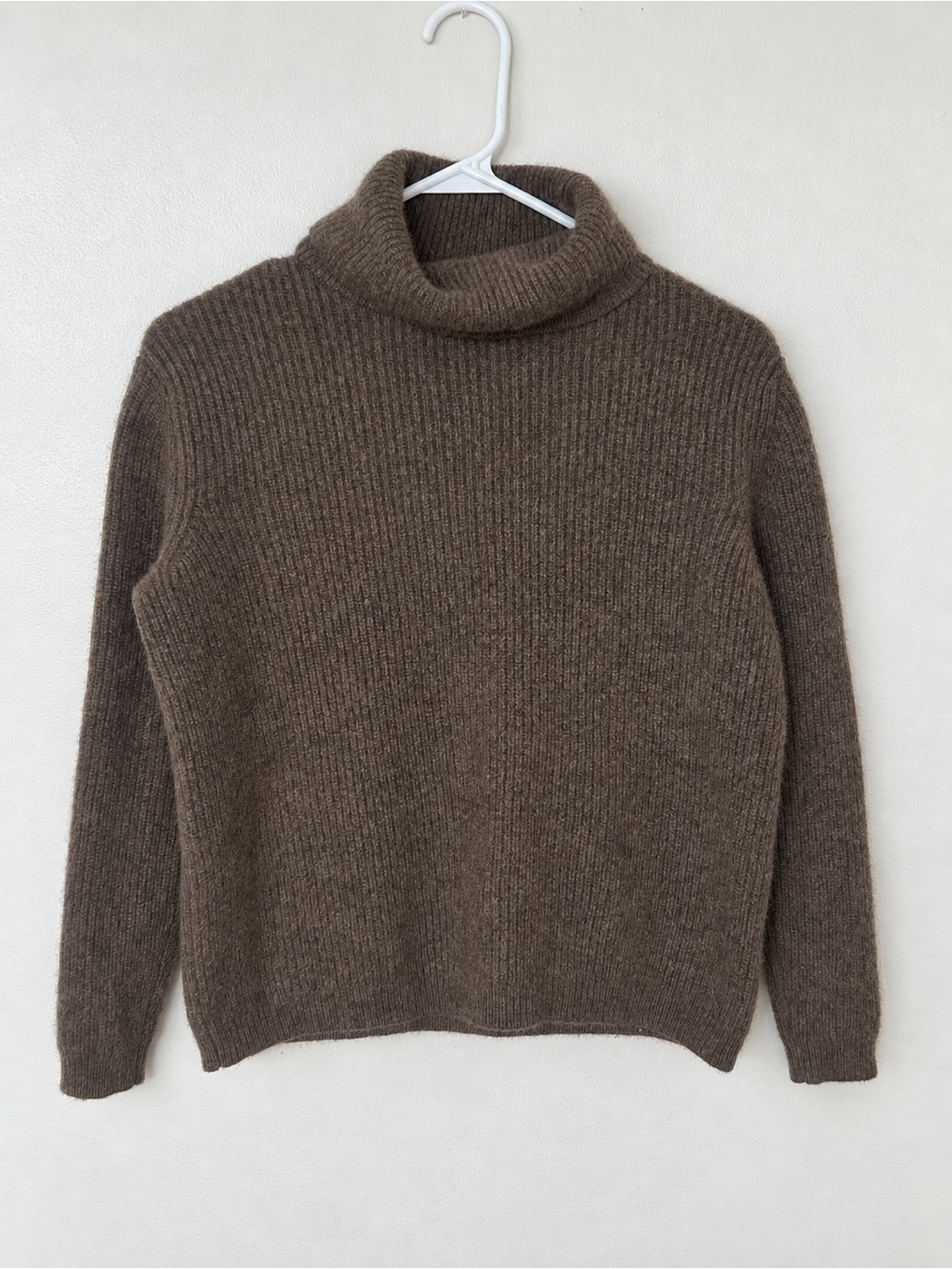 Quince Cashmere Fisherman Turtleneck Sweater in brown, size XS